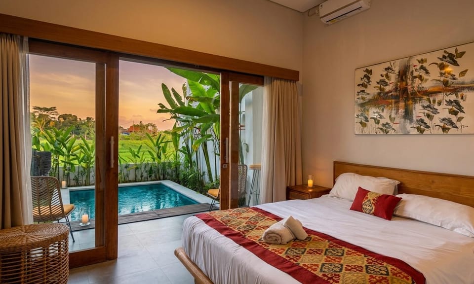 Patio, Bed, Garden, Photo of the whole room, Bedroom, Garden view, Pool view, Swimming pool, towels