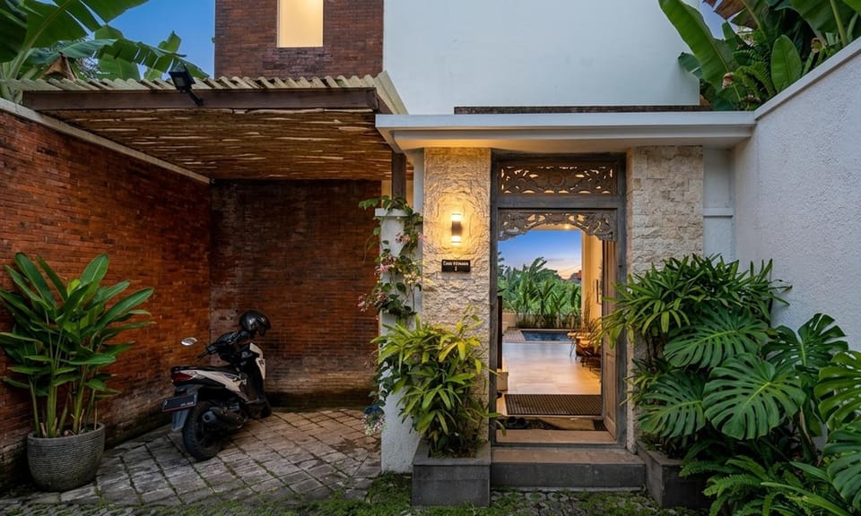Property building, Facade/entrance, Garden view