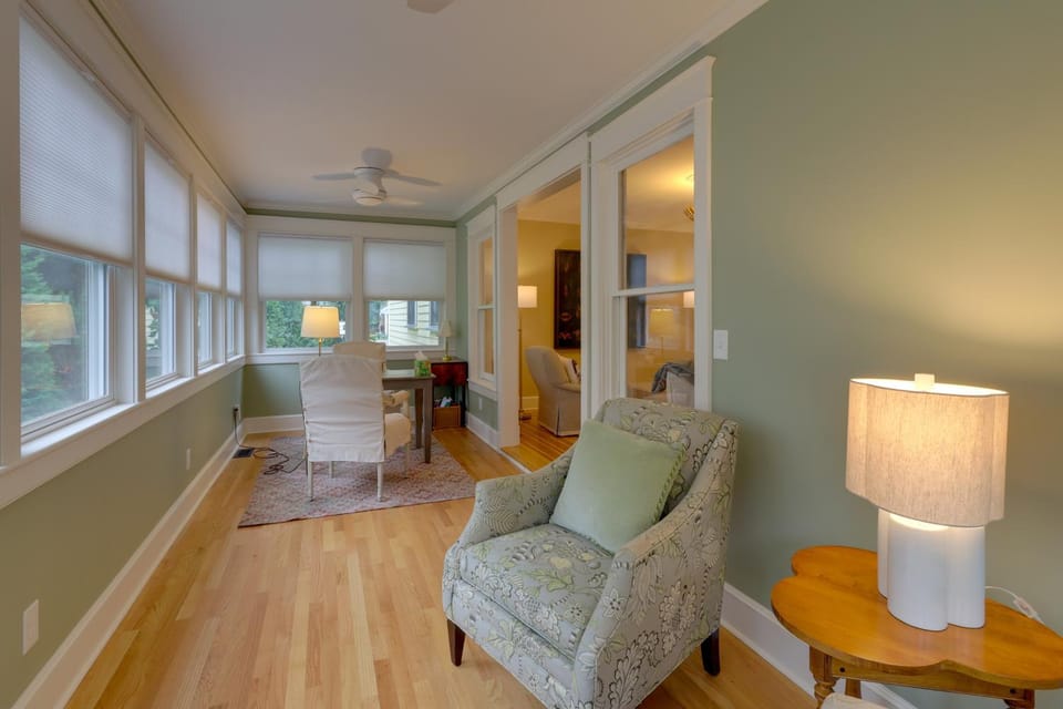 'The Hand House!' Walk to Downtown & Race Course House in Saratoga Springs
