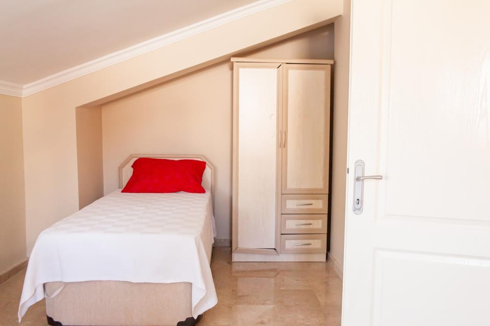 Bed, Photo of the whole room, Bedroom, wardrobe
