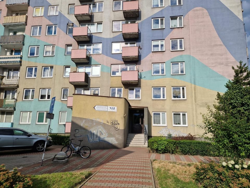 Property building, Neighbourhood
