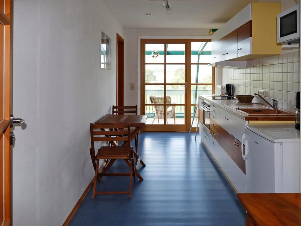 Kitchen or kitchenette, Dining area, stove