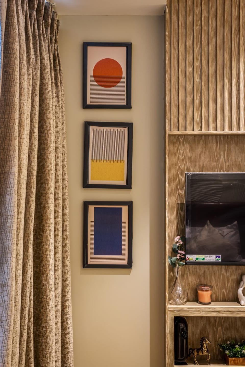Casa Solaria - Elegant Studio with Self Check-in and Couple Friendly Bed and Breakfast in Noida
