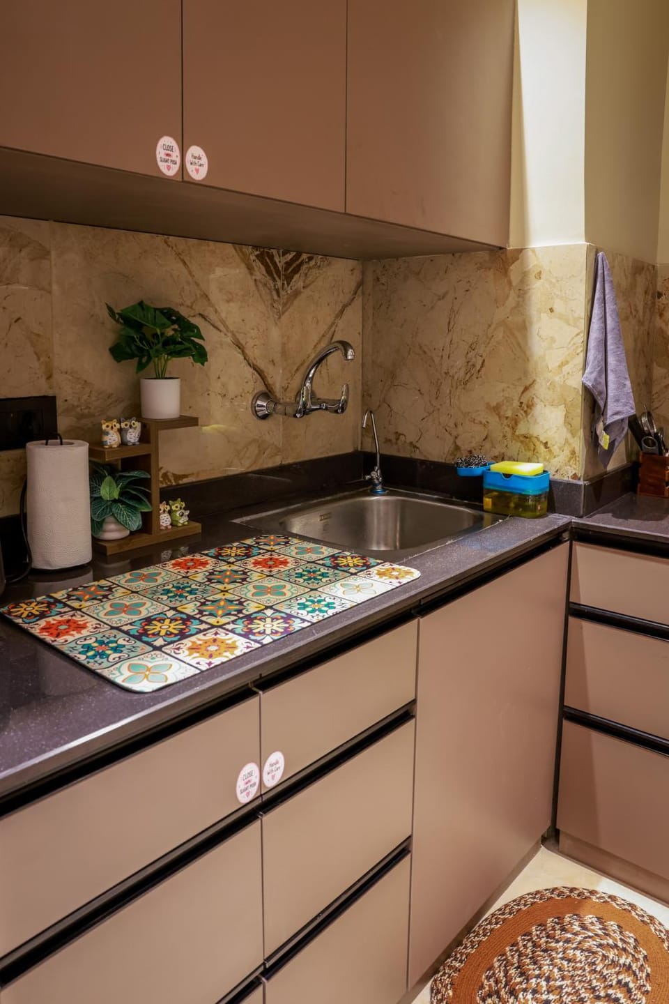 Casa Solaria - Elegant Studio with Self Check-in and Couple Friendly Bed and Breakfast in Noida