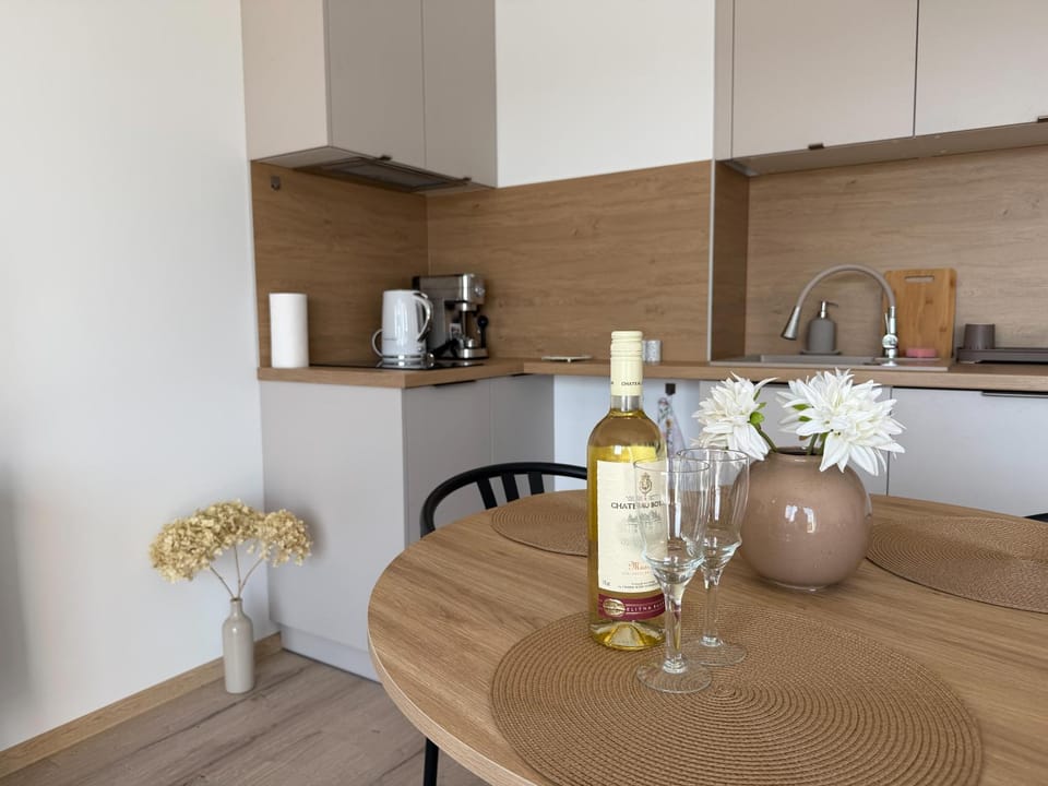Kitchen or kitchenette, Food and drinks