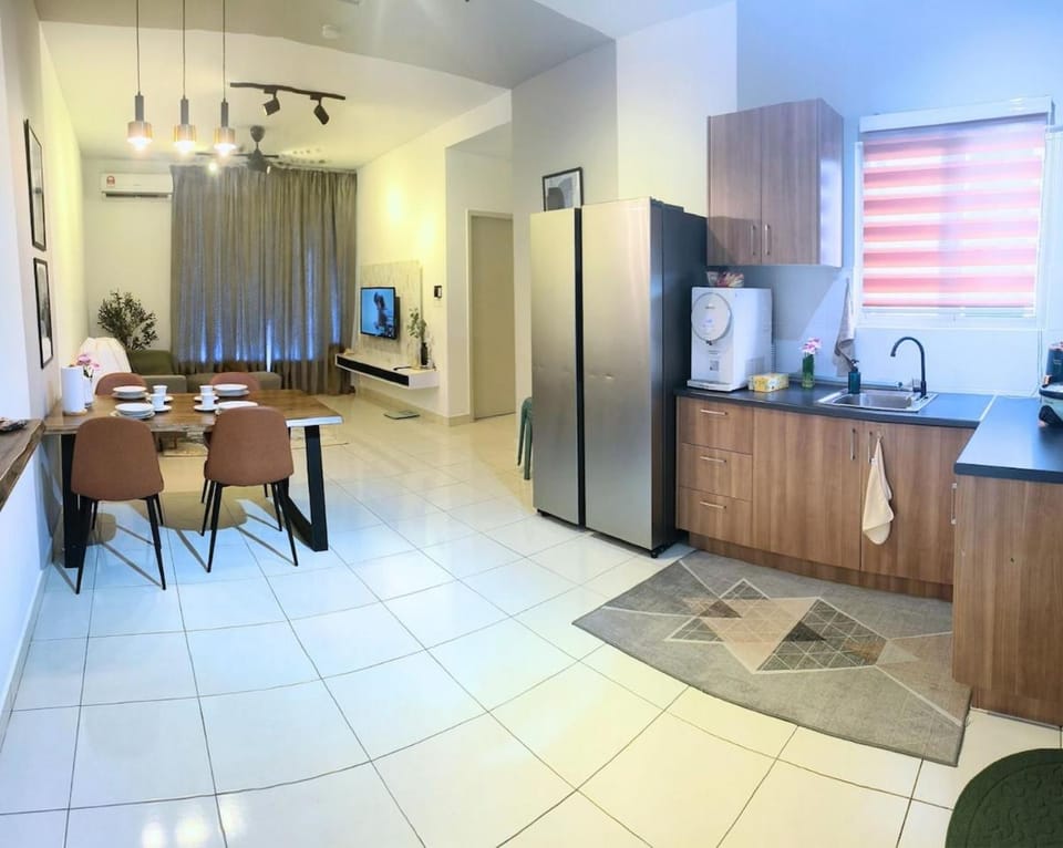 KLIA 2BRWi-fi Netflix Washer Dryer FULL Aircond Apartment in Selangor, Malaysia
