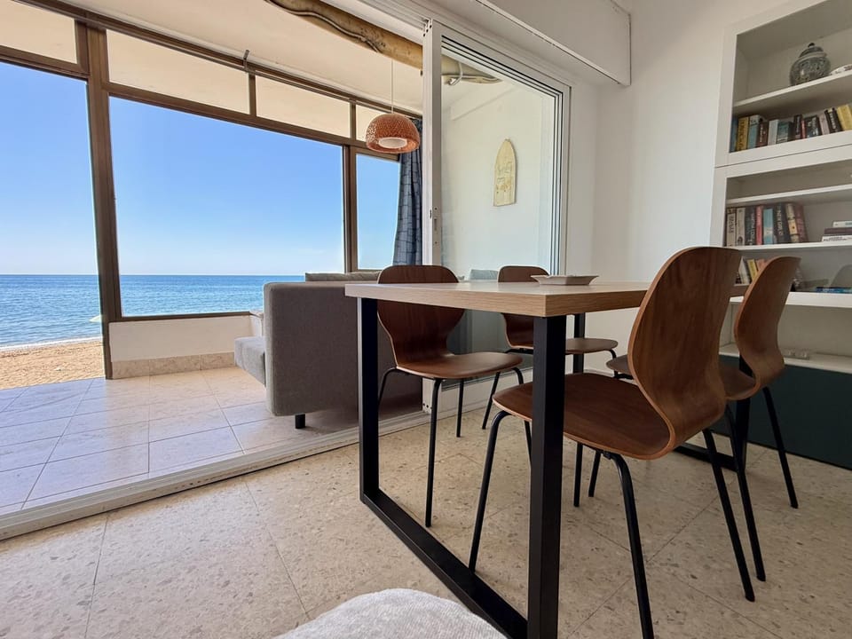 Living room, Dining area, Beach, Sea view