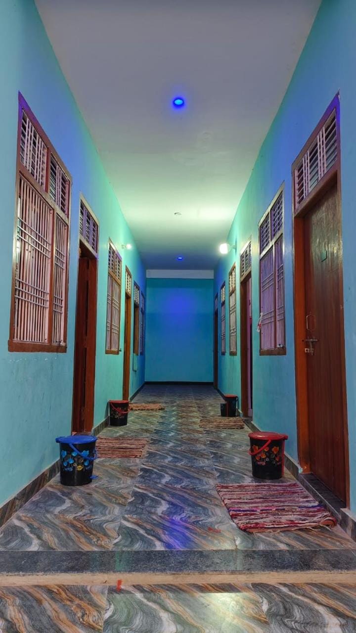 MAHAKAL HOMESTAY 5 MINT FROM RAM MANDIr Vacation rental in Uttar Pradesh