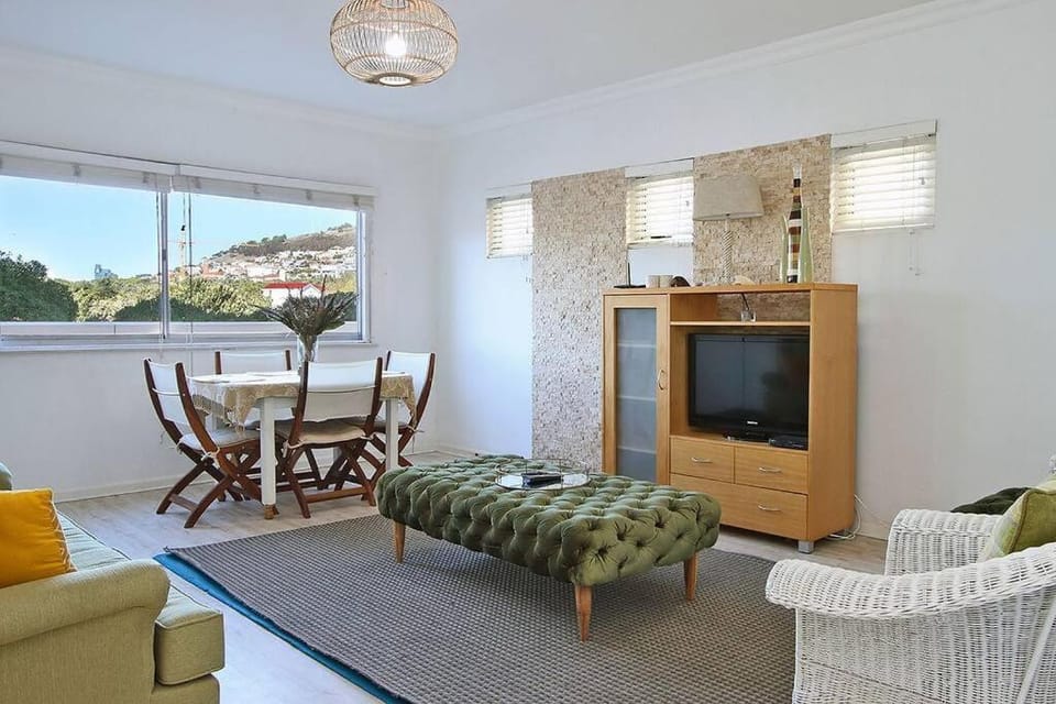 Comfortable 2 bedroom 1 bathroom with patio Apartment in Cape Town