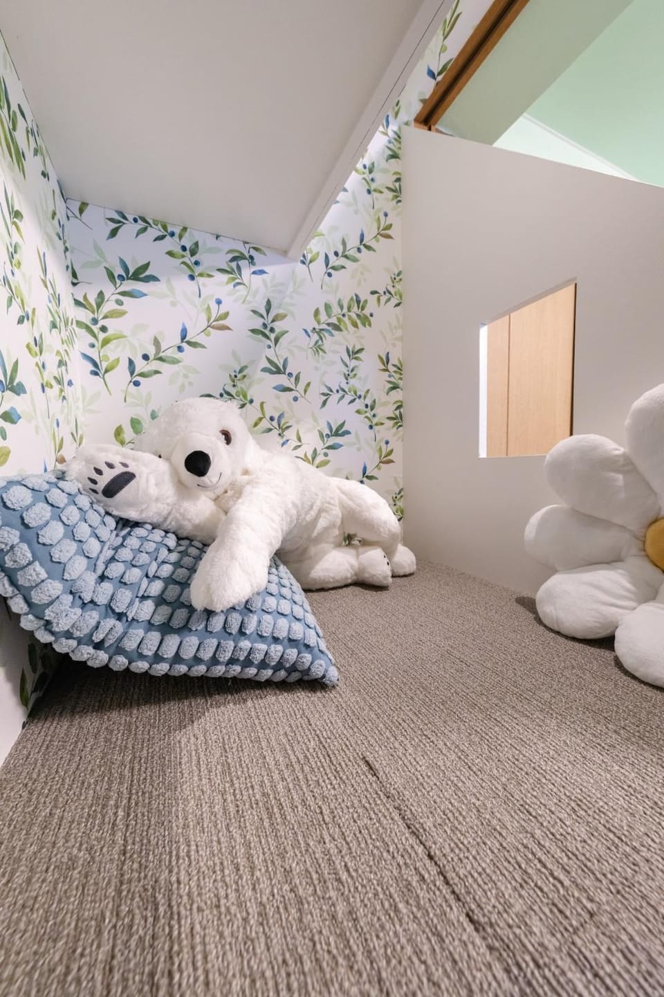 Kiryo Tama Riverside 100-inch theater and kids room where they can play Apartment in Yokohama