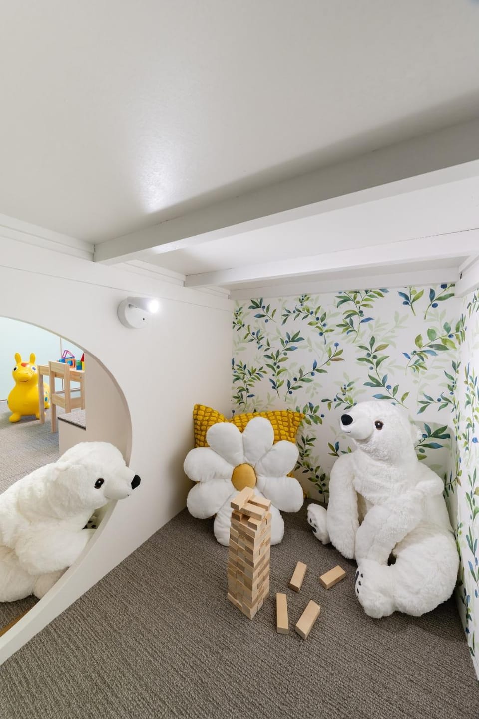Kiryo Tama Riverside 100-inch theater and kids room where they can play Apartment in Yokohama