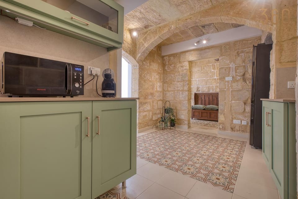 TV and multimedia, Kitchen or kitchenette, minibar, oven