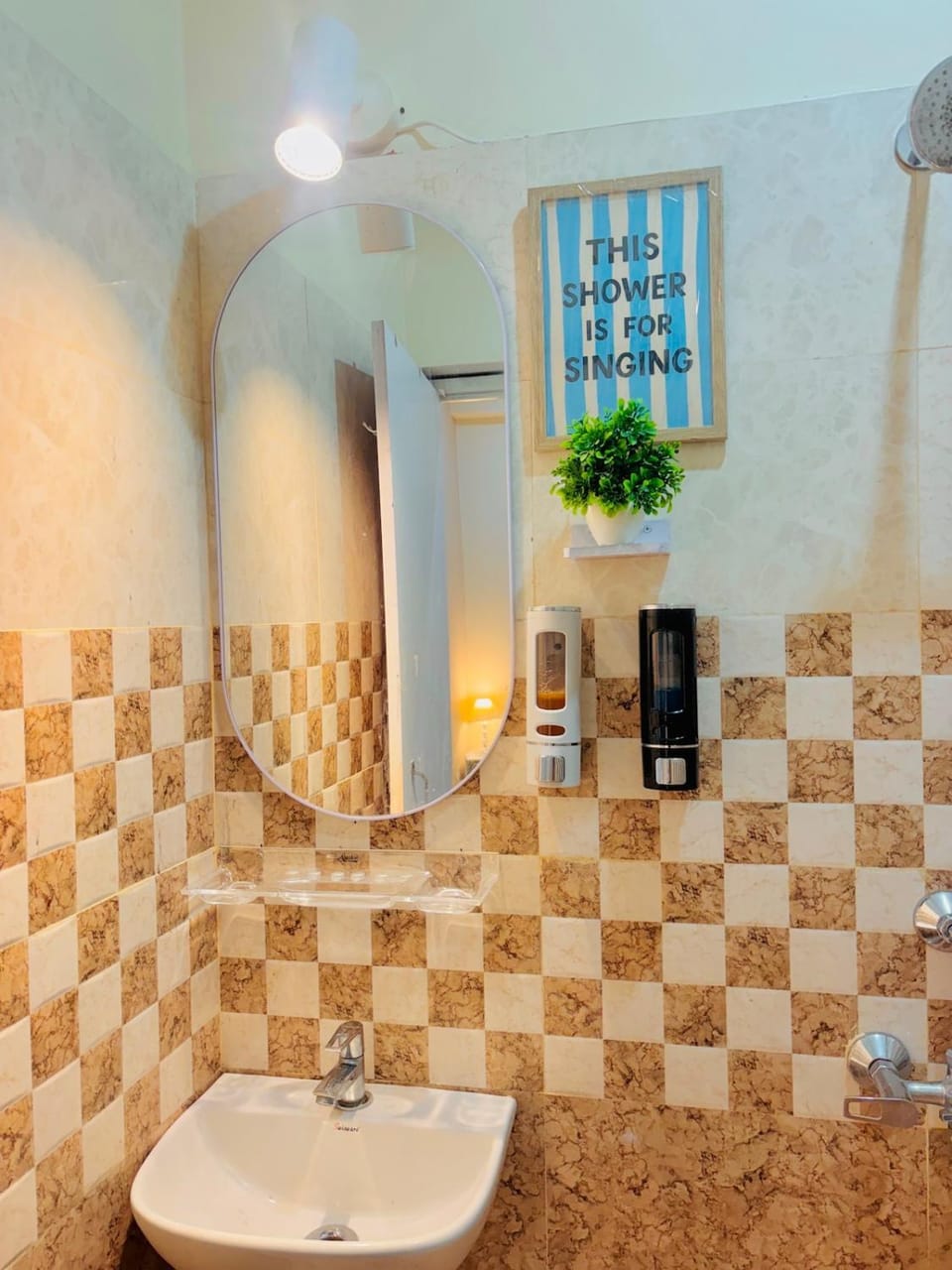The Simphaus 1BHK Flat With Private Balcony Near Assi Ghat , BHU AND Kashi Temple Apartment in Varanasi