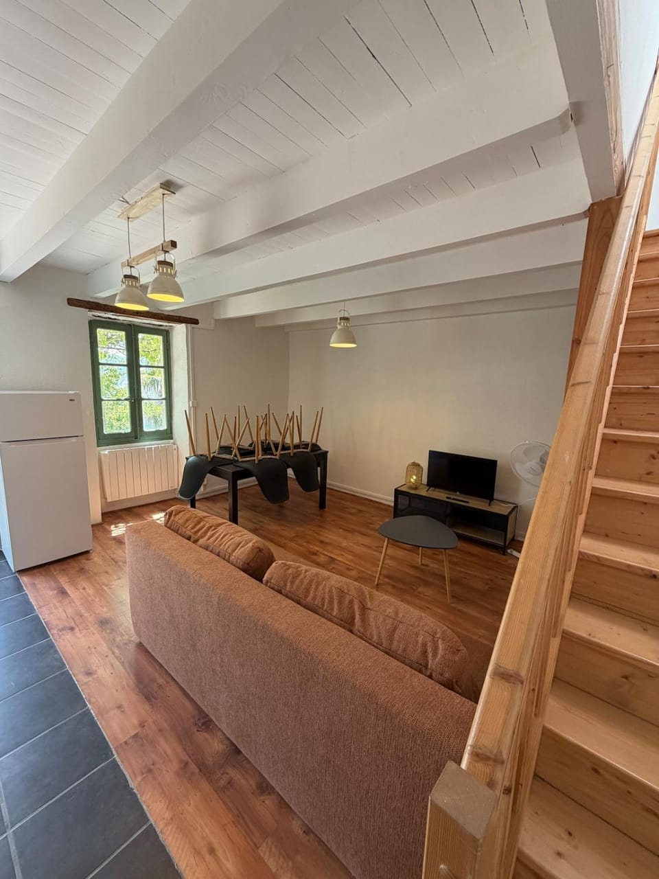 TV and multimedia, Living room, Seating area, Dining area