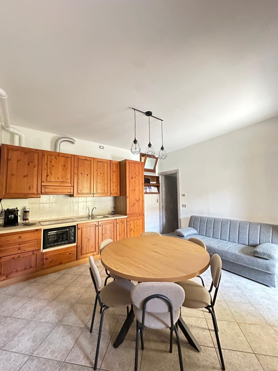 Kitchen or kitchenette, Living room, Dining area, dishwasher, oven, pet friendly