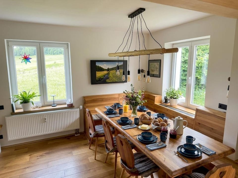 Seating area, Dining area