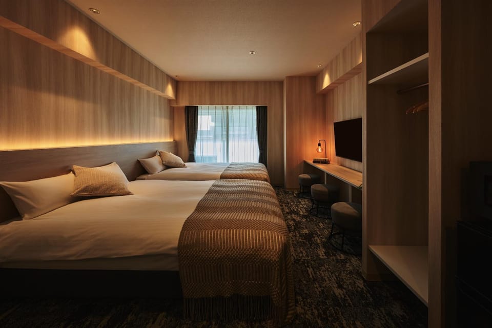 Bed, TV and multimedia, Bedroom
