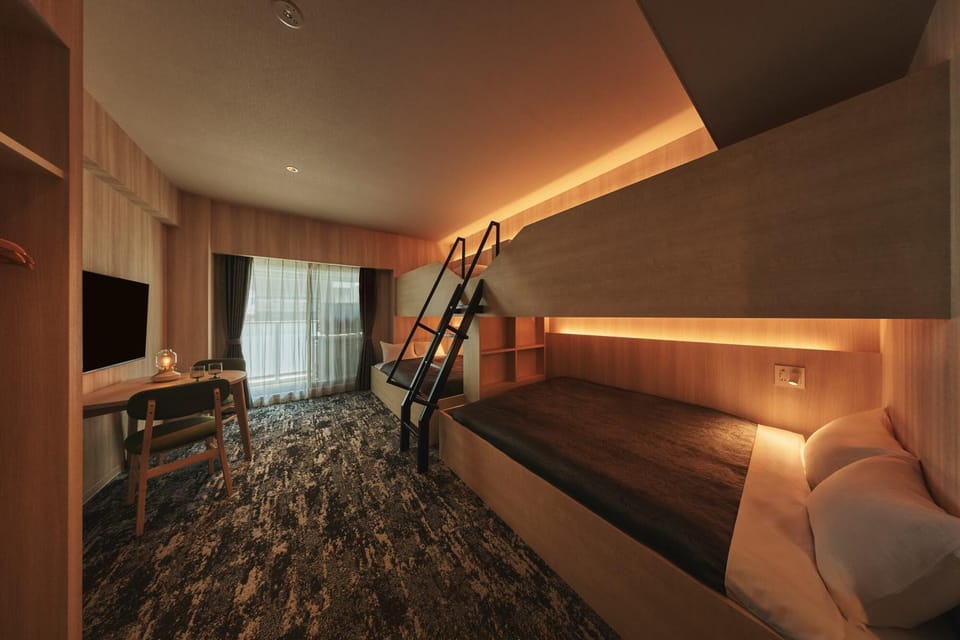 Bed, TV and multimedia, Seating area, Bedroom