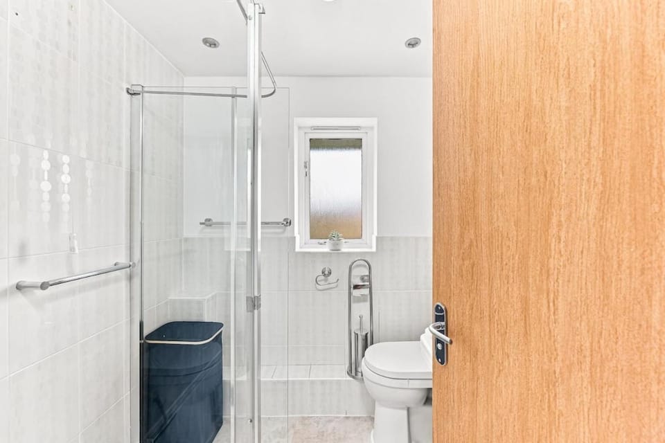 Bathroom, towels