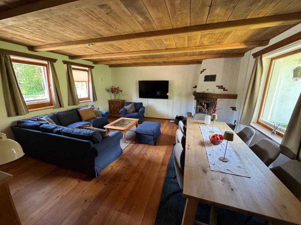 Communal lounge/ TV room, Living room