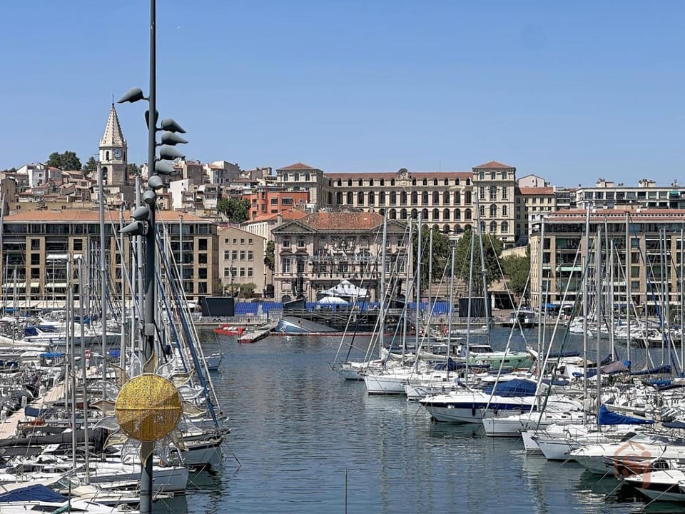 City view, Sea view