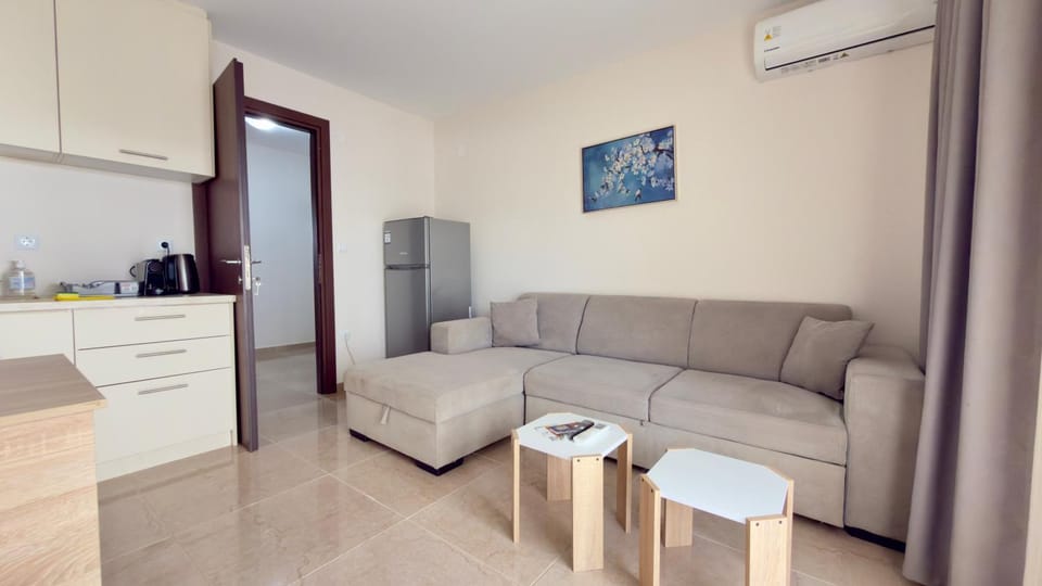 Kitchen or kitchenette, Living room, oven, air conditioner