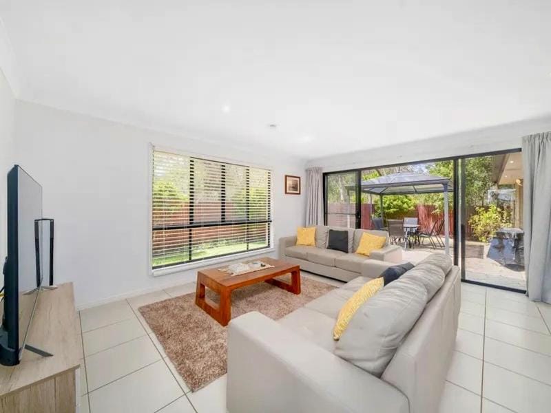 Family and Pet Friendly Home in Sandstone Point House in Sandstone Point