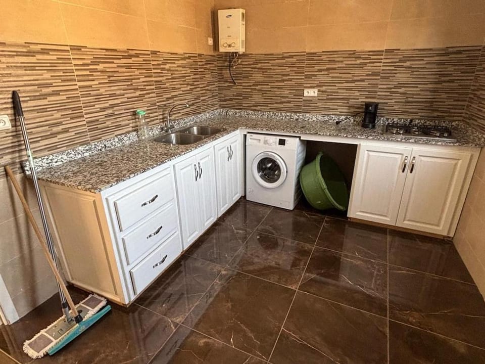 Kitchen or kitchenette, dishwasher, washing machine