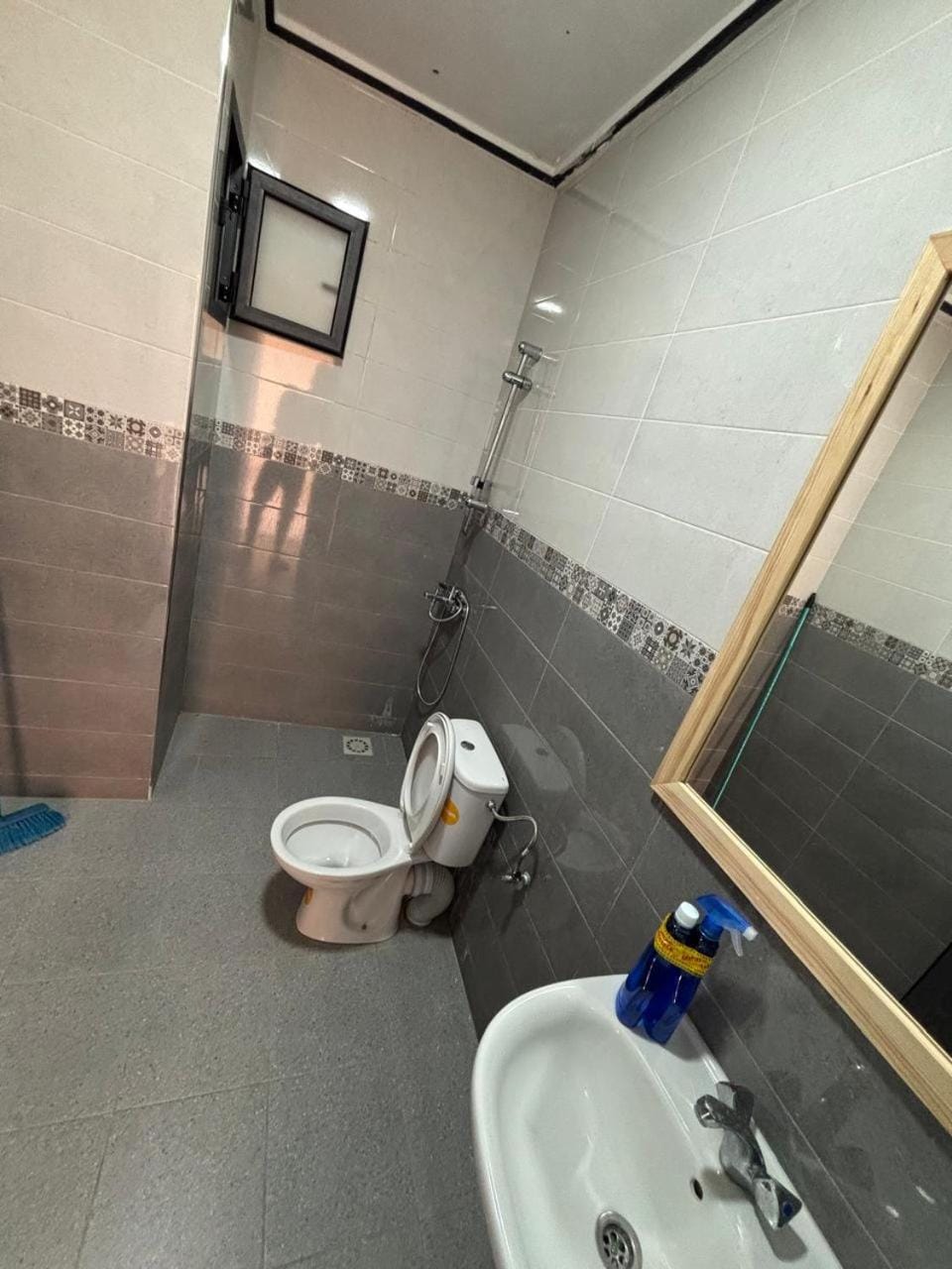 Shower, Toilet, Bathroom