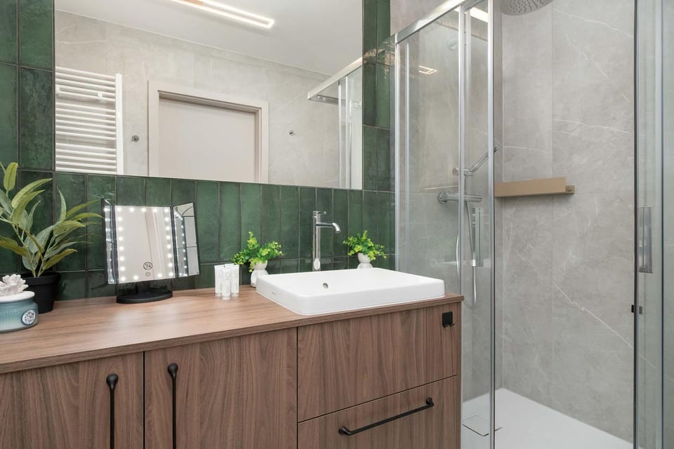 Shower, Bathroom, towels