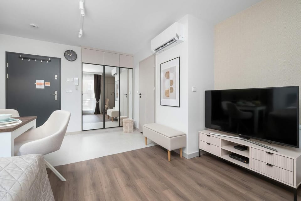 TV and multimedia, Photo of the whole room, Seating area