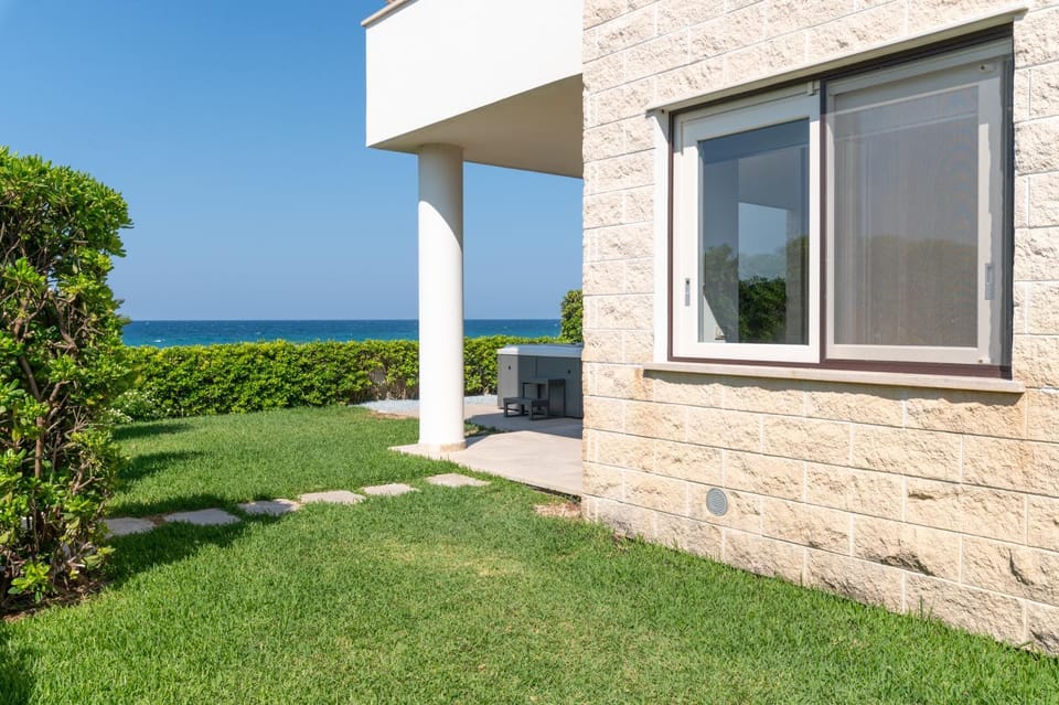 Property building, Natural landscape, Garden, Garden view, Sea view