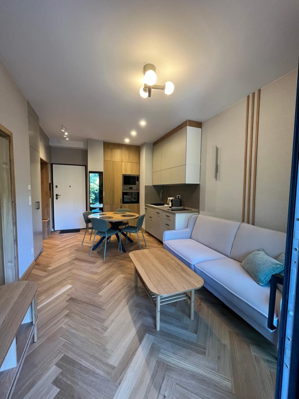 TV and multimedia, Living room, Seating area, Dining area