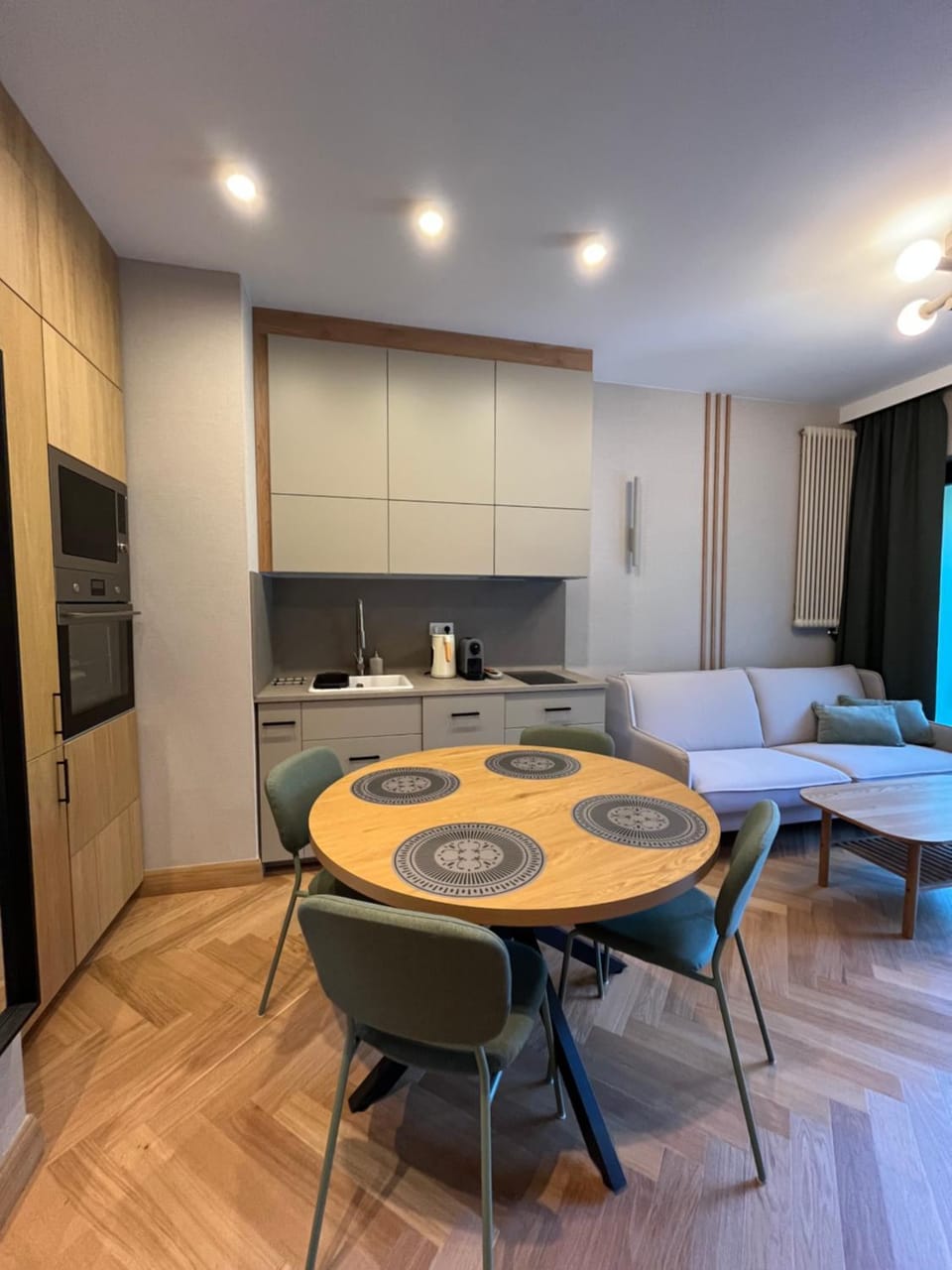 Kitchen or kitchenette, Living room, Seating area, Dining area