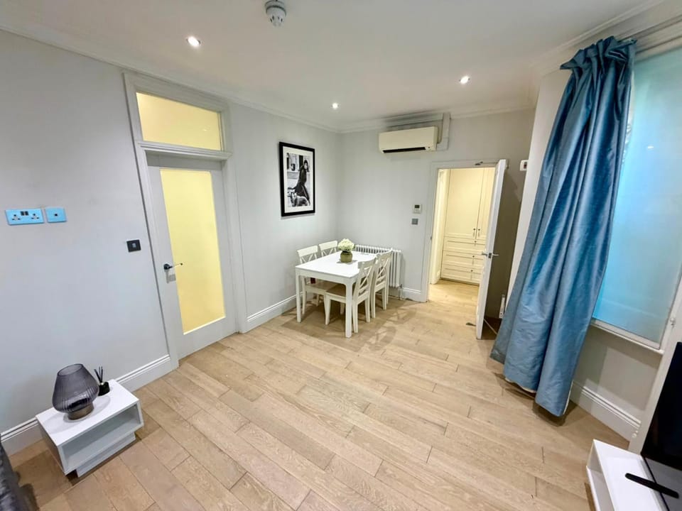 Beautiful one bedroom flat in the heart of West Kensington Apartment in City of Westminster