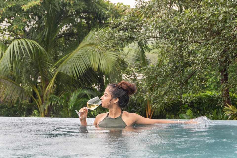 Guests, Swimming pool