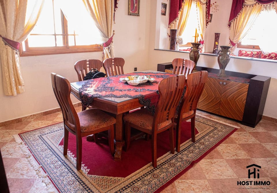 Living room, Seating area, Dining area, storage