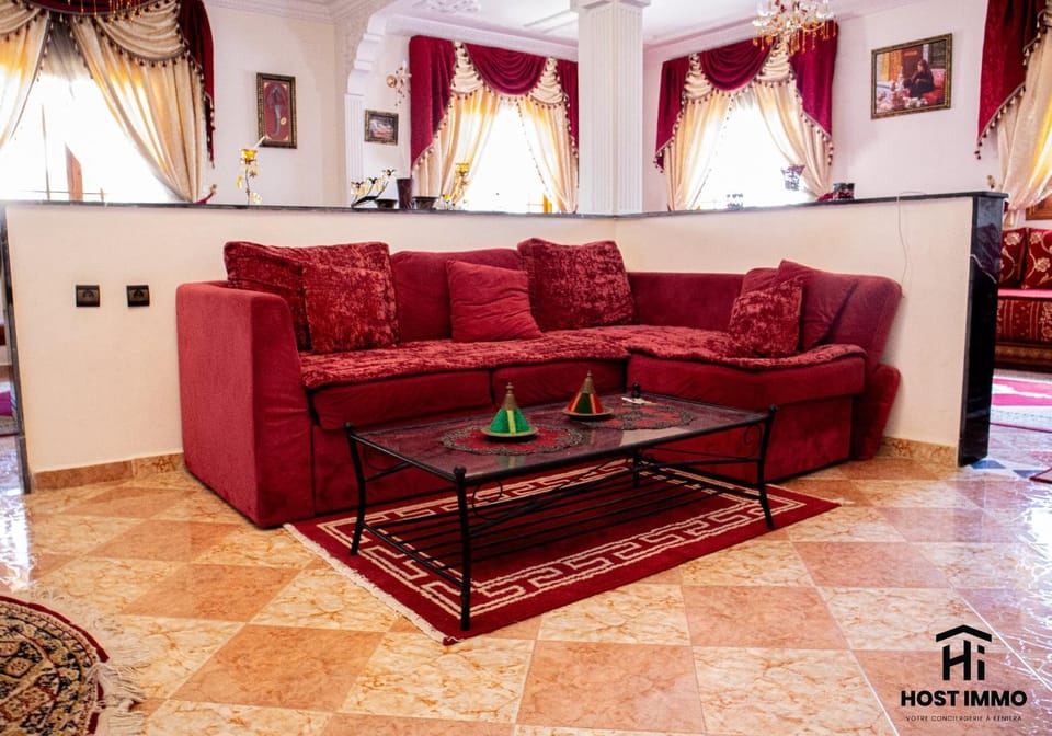 Bed, Living room