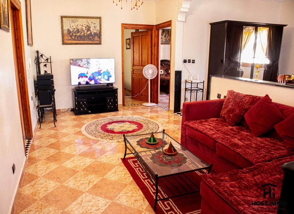 Bed, TV and multimedia, Living room