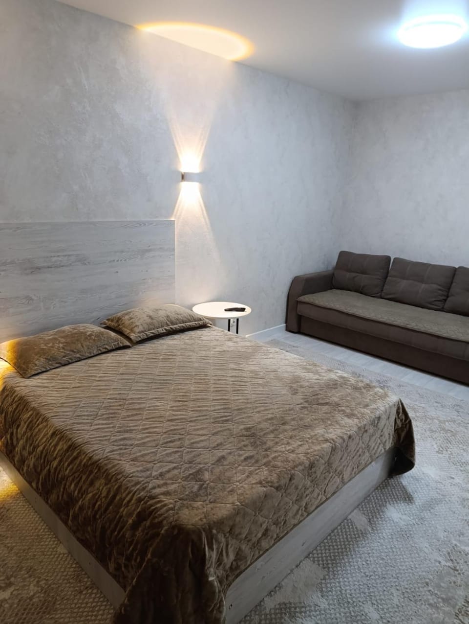 Bed, Living room, Photo of the whole room