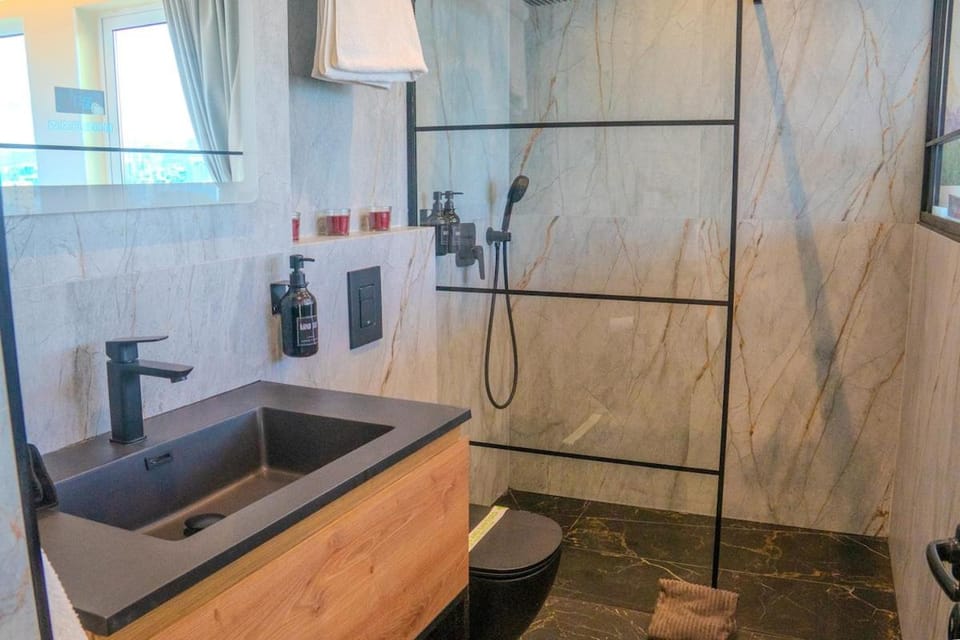 Penthouse with great Views near Beach Molos Apartment in Limassol City