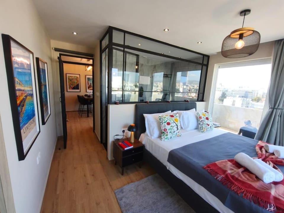 Penthouse with great Views near Beach Molos Apartment in Limassol City