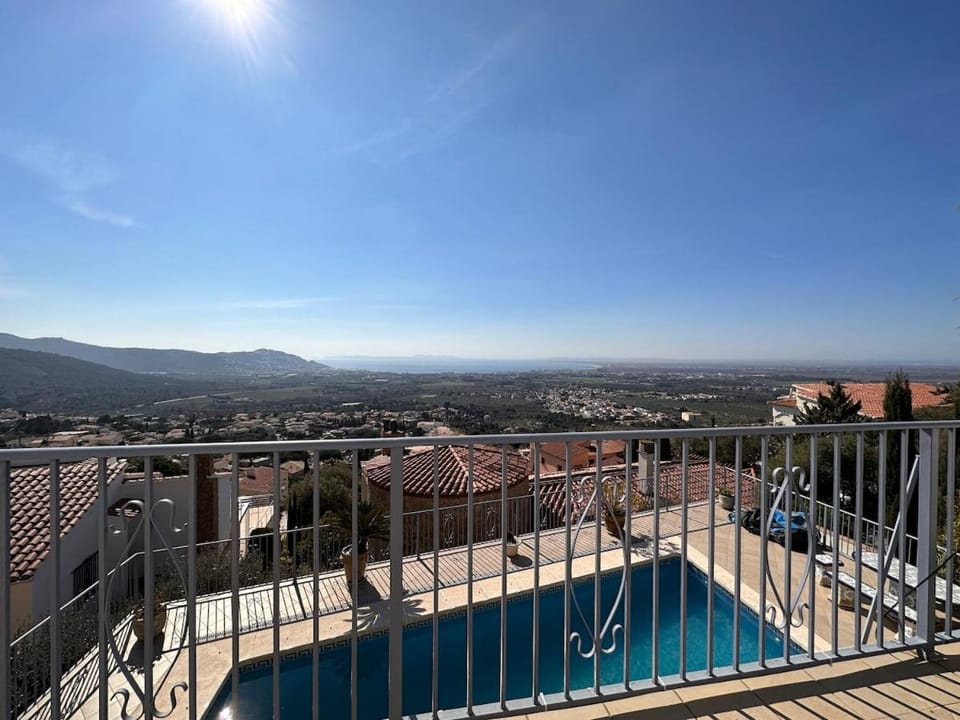Villa con piscina y espectaculares vistas al mar Villa in Alt Empordà
