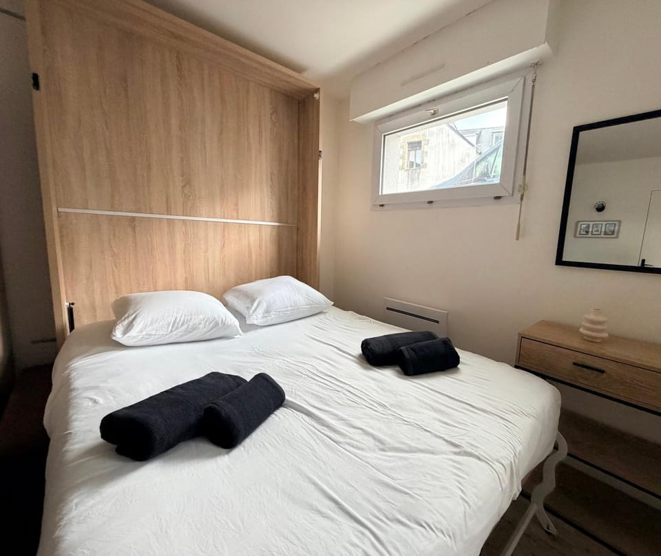Bed, Photo of the whole room, Bedroom, towels, wardrobe