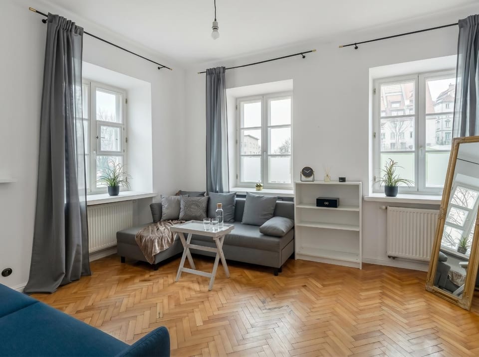 Kitchen or kitchenette, Living room, Seating area, Dining area, hair dresser