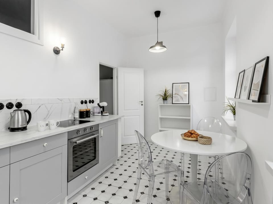 Coffee/tea facilities, Kitchen or kitchenette, Food and drinks, Dining area, Food, minibar, oven, pet friendly, stove, toaster