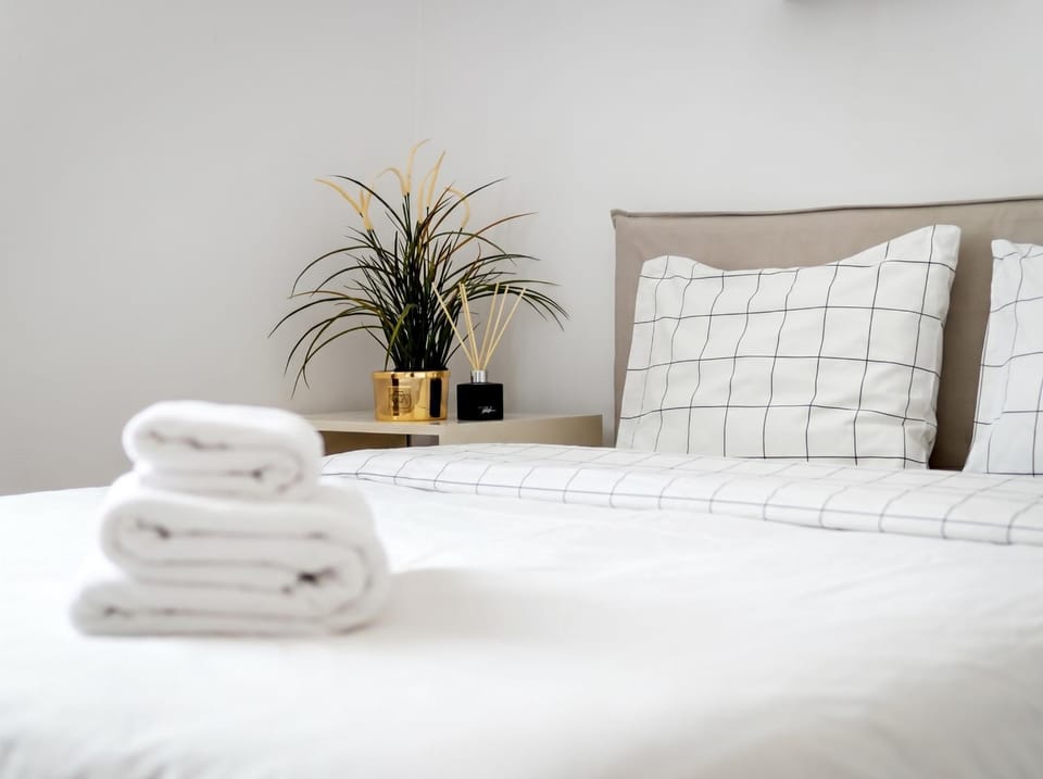 Bed, Photo of the whole room, Bedroom, towels