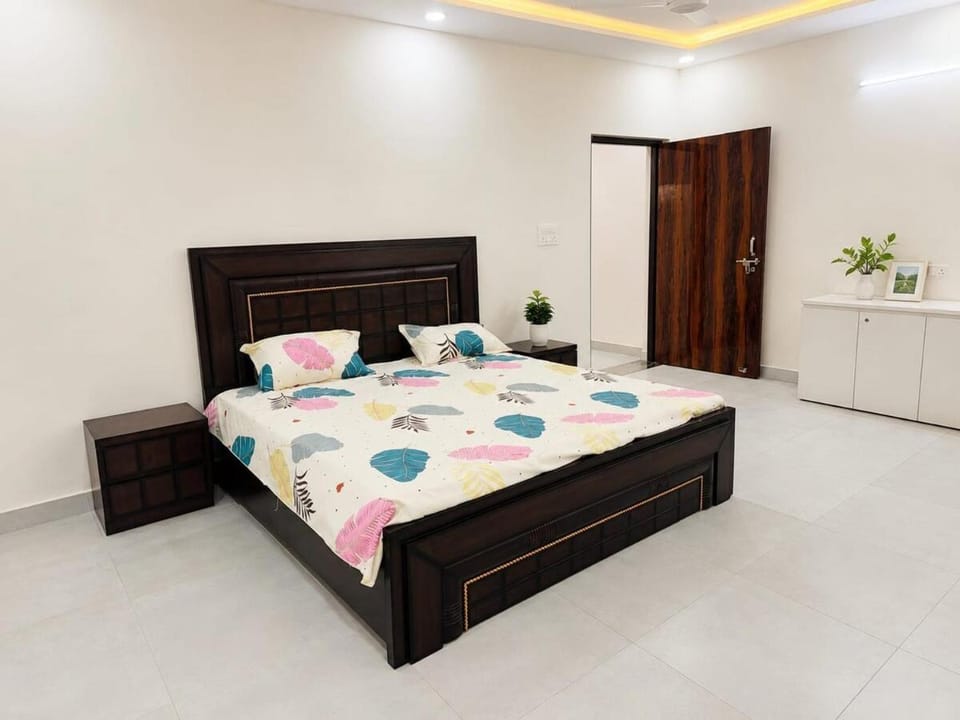 AU Farmhouse House in Noida