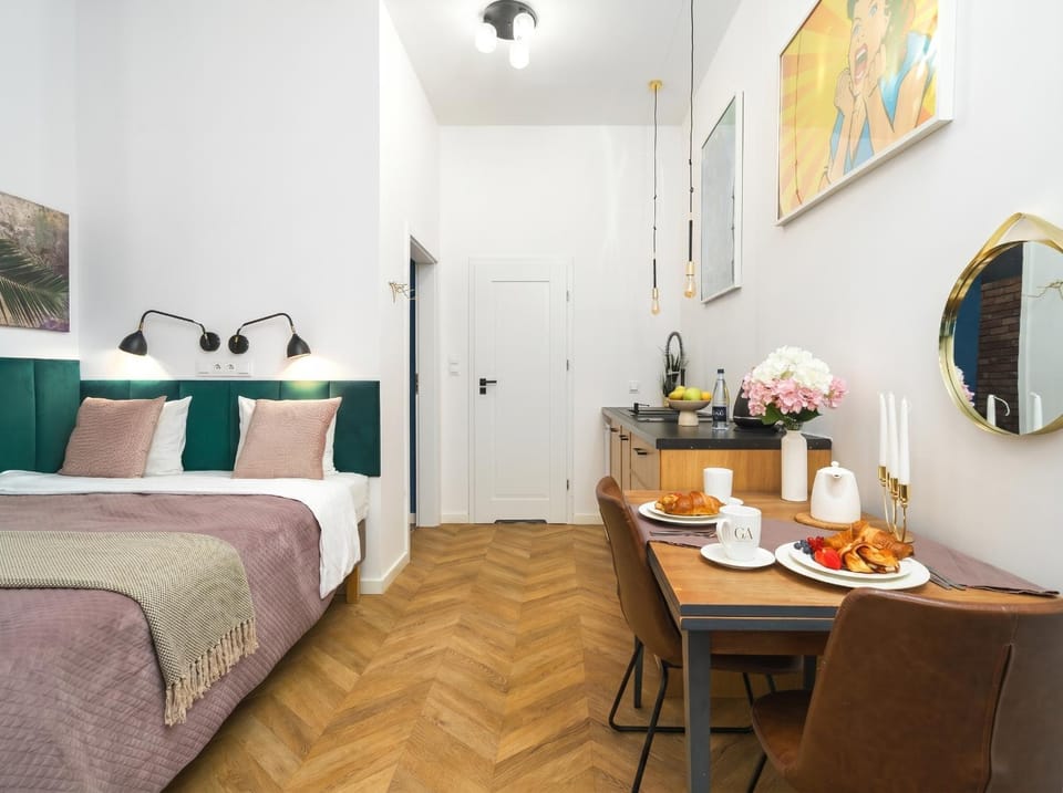 Bed, Kitchen or kitchenette, Living room, Food and drinks, Photo of the whole room, Seating area, Dining area, Bedroom, Food