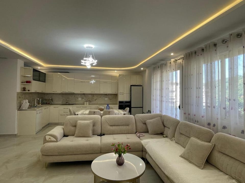 Julian Vlorë 2-Bedroom apartment instgr juliaandt Apartment in Vlorë